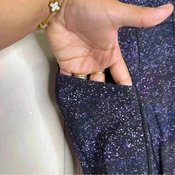 Lululemon Speed Up Crop 21"
Crystalline Multi Sz 6 - Picture 5 of 9